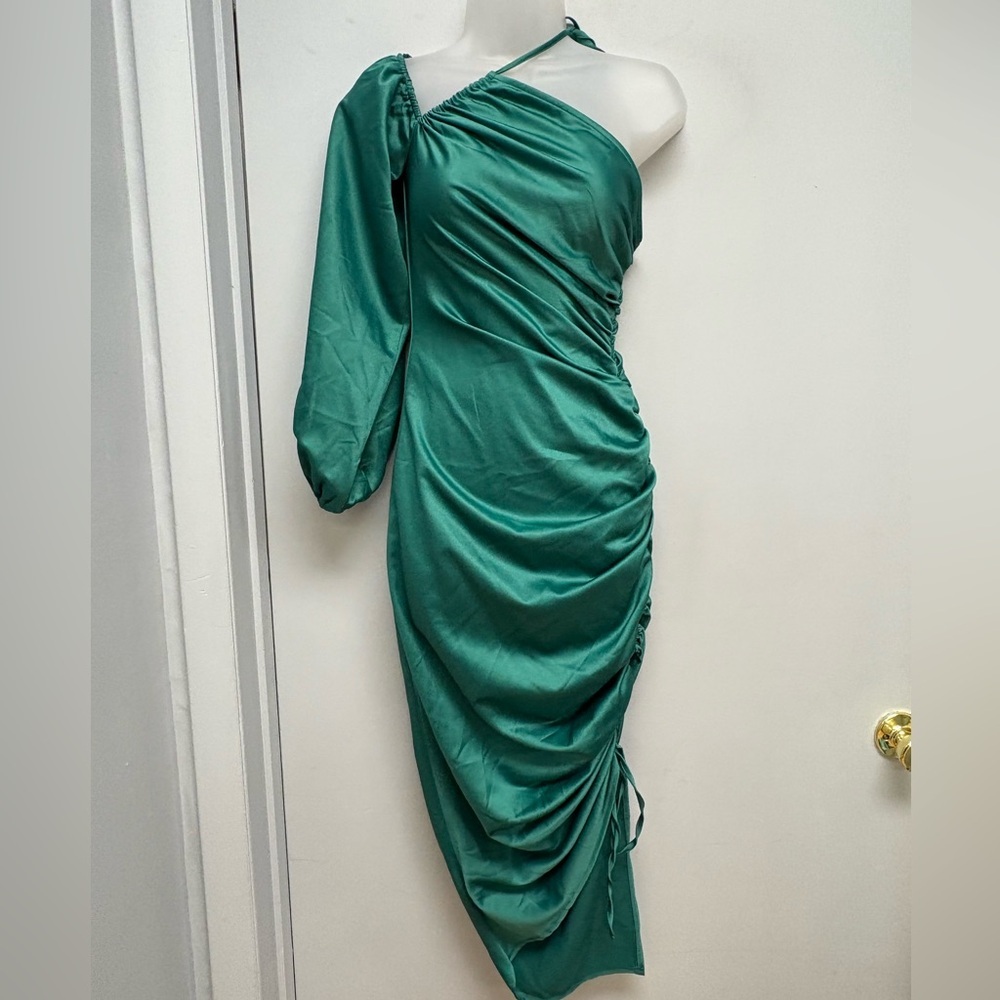 💚 PrettyLittleThing Emerald Green Satin One-Shoulder Ruched Midi Dress Size 2